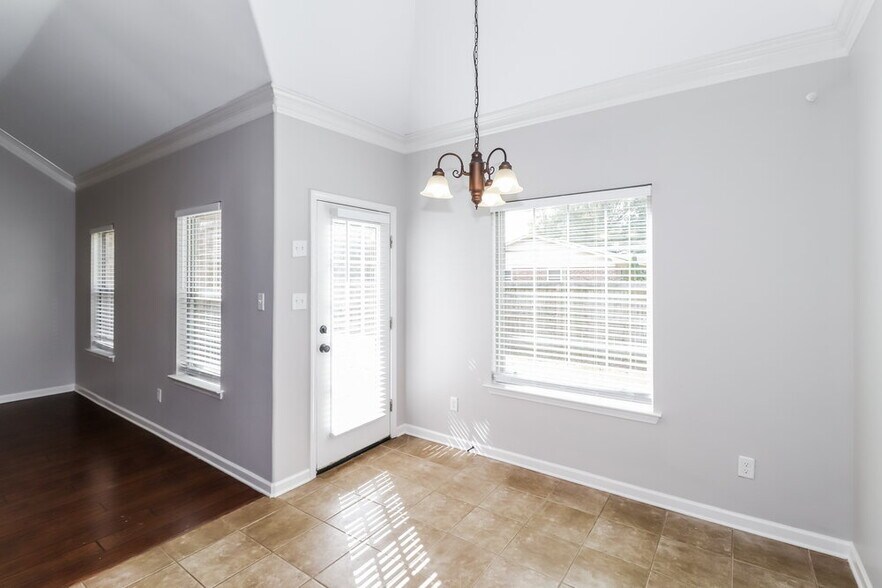 Building Photo - 45 Green Hills Dr