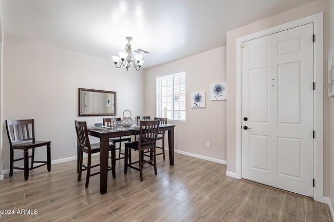 Building Photo - 445 W Mountain Sage Dr