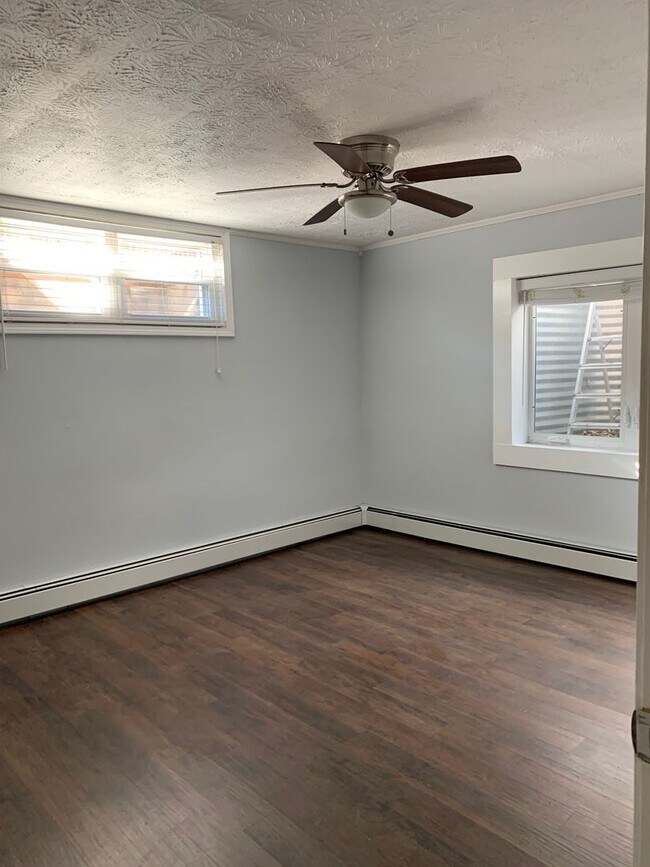 Building Photo - 908 Buchanan Dr