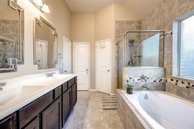 Building Photo - 23831 Villa Lisa Dr