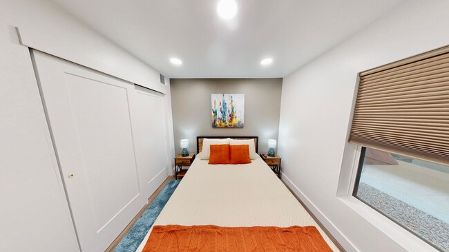 Building Photo - New Furnished Apartment