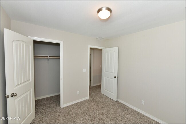 Building Photo - 6933 Copper Town Dr