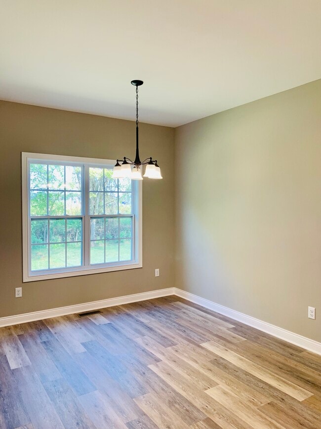 Building Photo - 850 McIntyre St