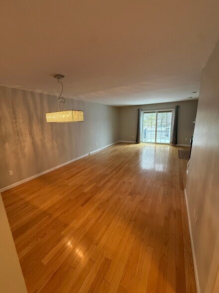 Building Photo - 791 Long Hill Rd