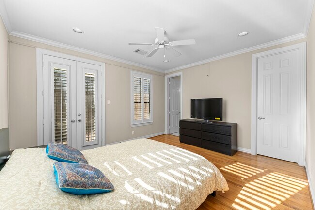 Building Photo - 9910 Orchard Ct