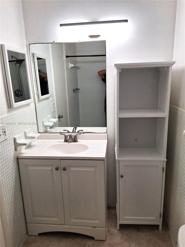 Building Photo - 16801 NE 14th Ave