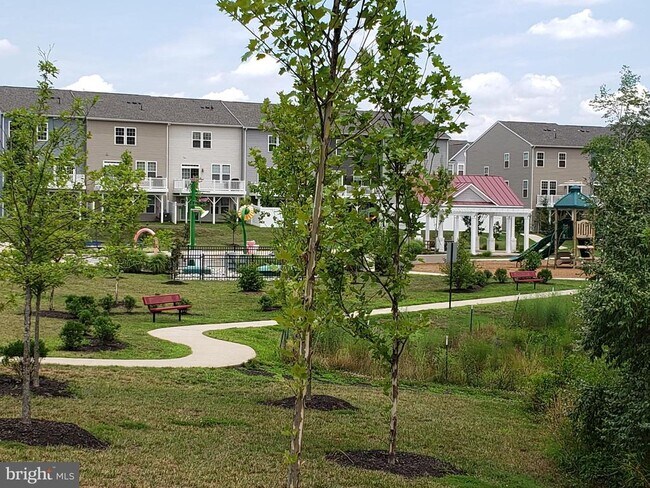 Building Photo - 10749 Hinton Wy