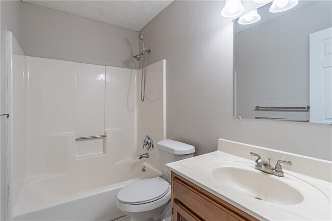 Building Photo - 736 Singley Dr