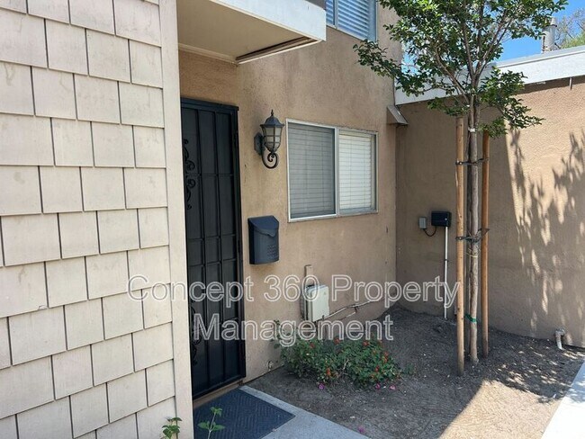 Building Photo - 13525 3/4-13524 Village Dr