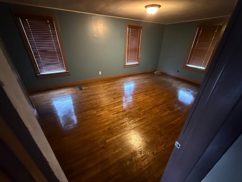 Building Photo - 411 Knarr St