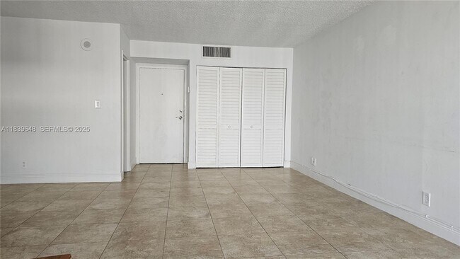 Building Photo - 17021 N Bay Rd