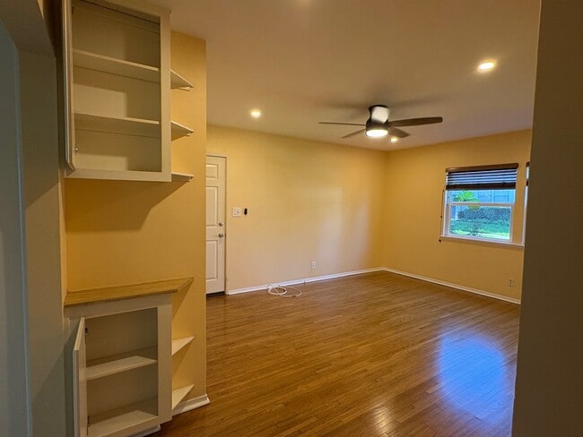 Building Photo - 5874 Bowcroft St