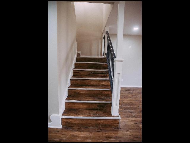 Building Photo - 408 W 4th St