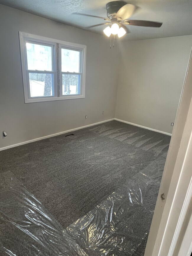 Building Photo - 817 SE Hackley Ave