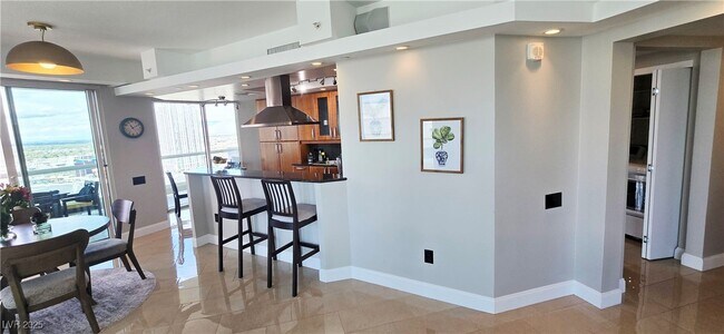 Building Photo - 2747 Paradise Rd