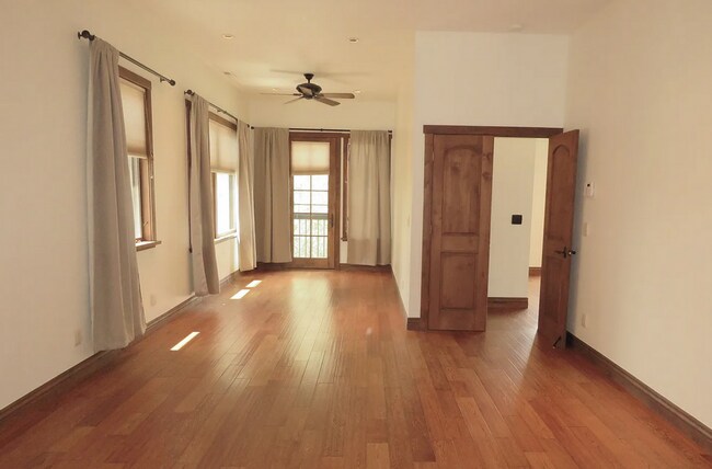 Building Photo - Mountain Sunset Views: Lovely Four-Bedroom House in Skyridge