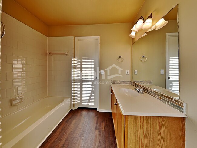 Building Photo - 3104 Pinehurst Court