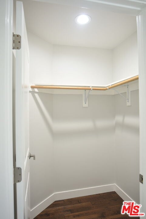 Building Photo - 2114 1/2 Ridgeley Dr