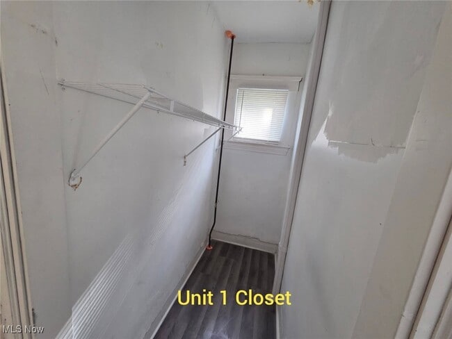 Building Photo - 3658 W 58th St