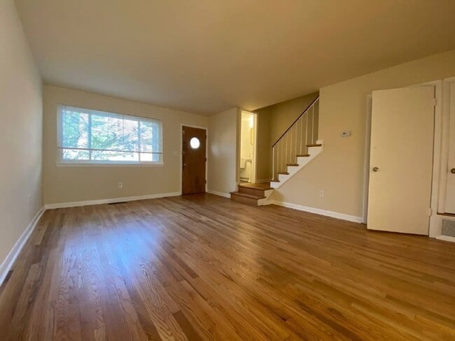 Building Photo - A spacious two bedroom, one and one half bath condo townhouse located in the northern section of ...