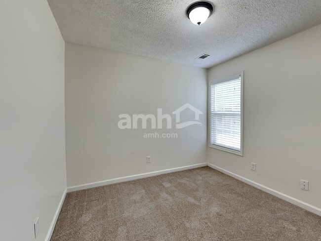 Building Photo - 415 Lokeys Ridge Rd