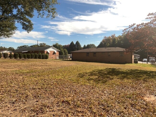 Building Photo - 10 State Rd S-23-802