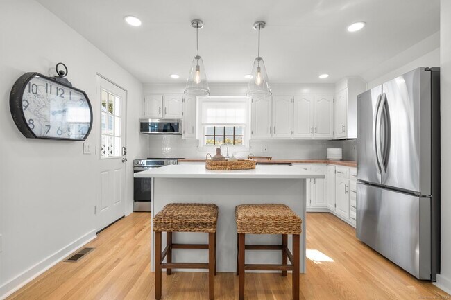 Building Photo - 27 Reef Ct