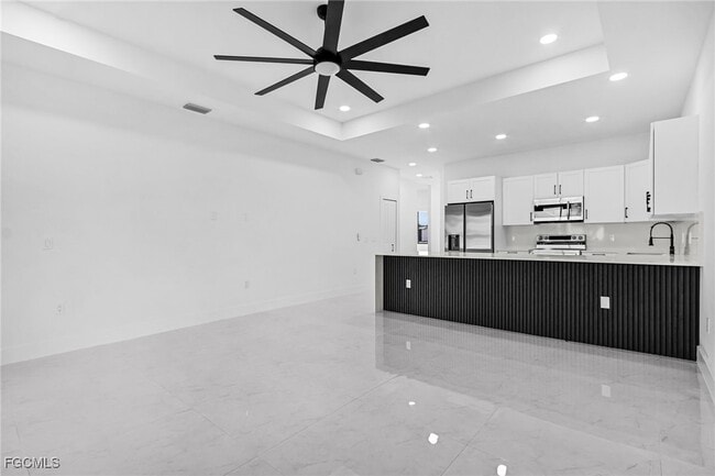 Building Photo - 602-604 SW 8th Pl