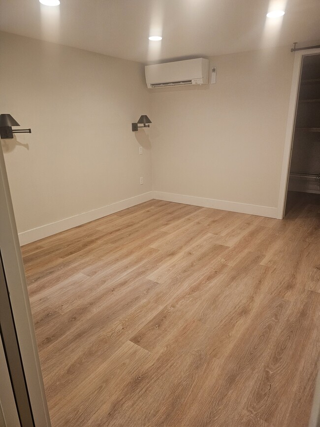 Building Photo - 3920 SE Grant St