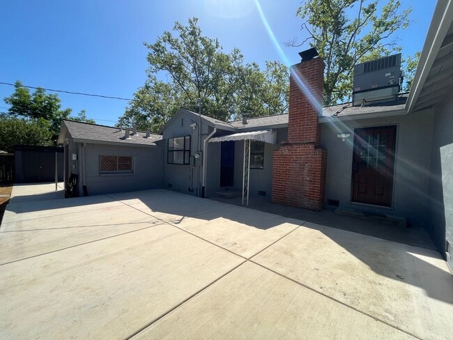 Building Photo - Spacious 3 bed 1bath home available in Ard...