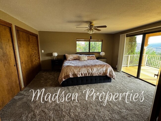 Building Photo - 6367 Woodman Dr