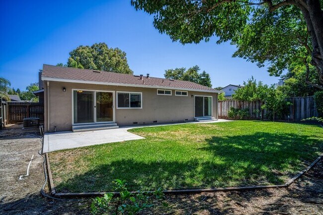 Building Photo - AVAILABLE NOW - 3Bed/2Bath Home for rent i...