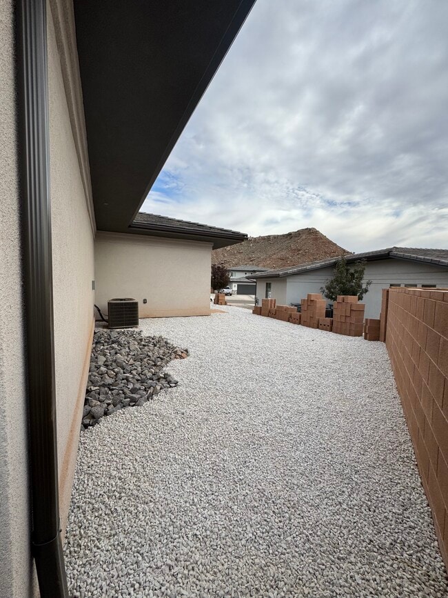 Building Photo - 1593 E Dihedral Dr