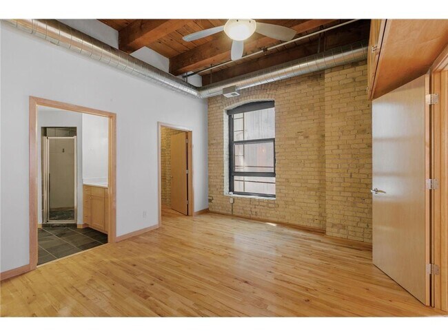 Building Photo - 607 Washington Ave S