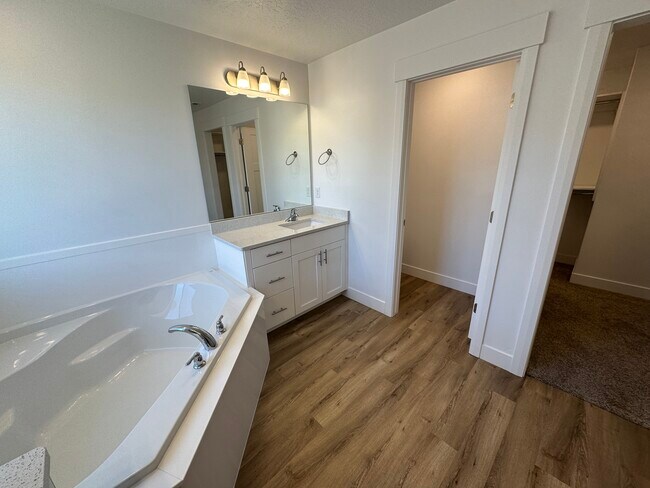 Building Photo - 3306 Eagle Mountain Town Home