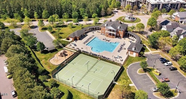 Building Photo - 633 Democracy St