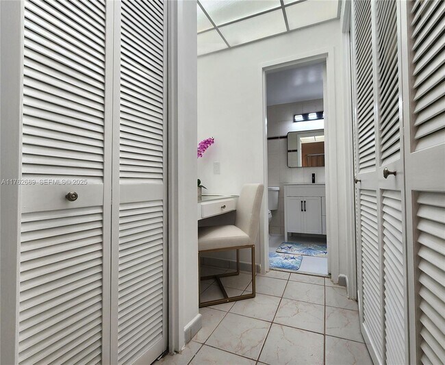 Building Photo - 3505 S Ocean Dr