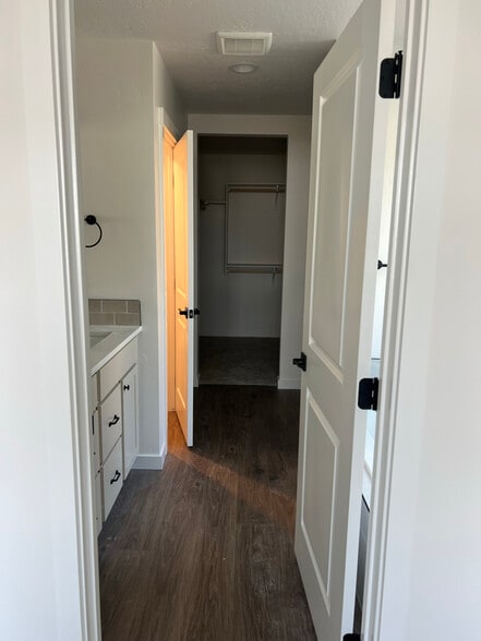 Building Photo - 19280 Geneva Wy