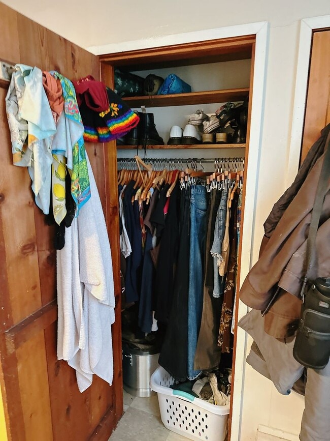 Building Photo - PRELEASE: 4 bd/1ba across from Laurel Park + near WWU