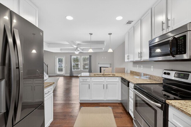 Building Photo - Move-In Ready Gem with Main-Level Owner's Suite