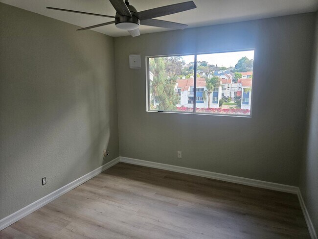Building Photo - Beautiful 3 Bedroom 2 Bathroom Unit
