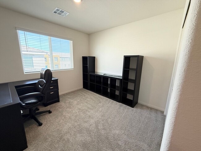 Building Photo - Modern Townhome Near Lone Mountain | Gated & Pool