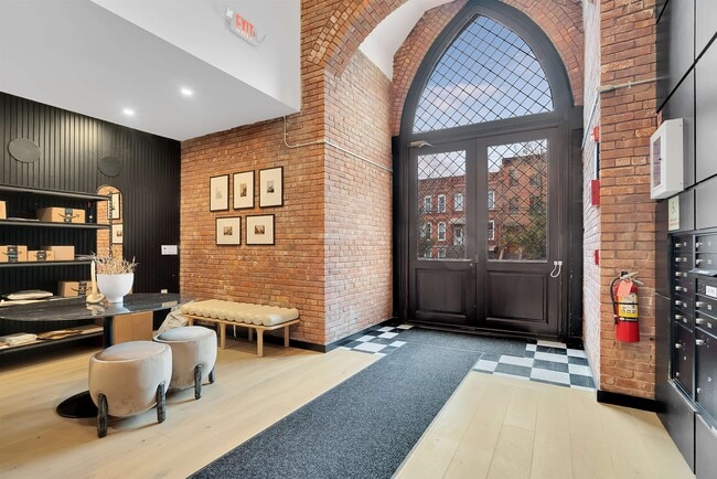 Building Photo - 328 Pacific Ave