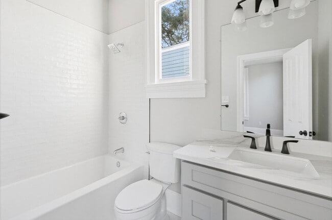 Building Photo - Treme Single