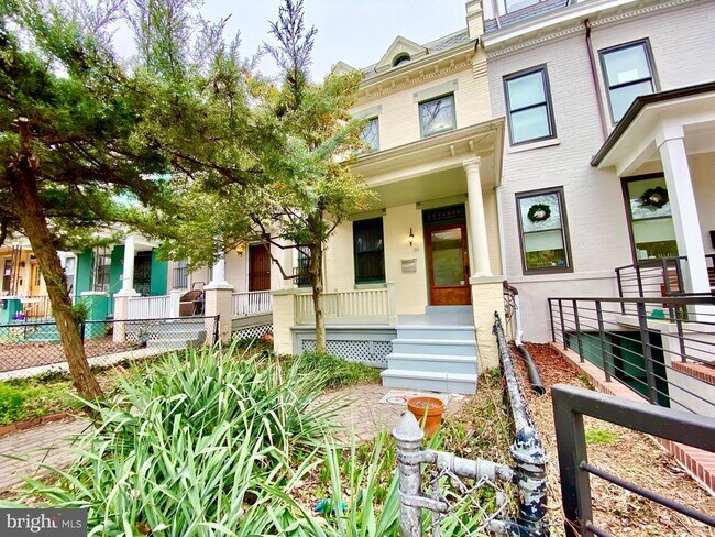 Building Photo - 140 Bryant St NW