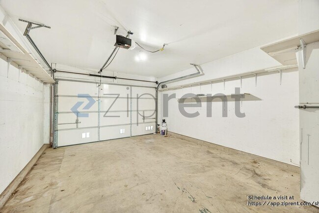 Building Photo - 5515 Champions Hill Dr