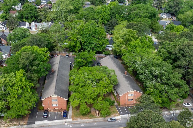 Building Photo - 206 S Elm St