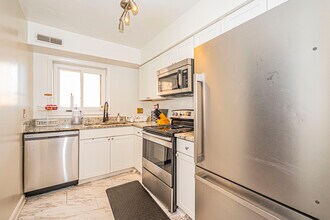 Building Photo - 3230 S 28th St