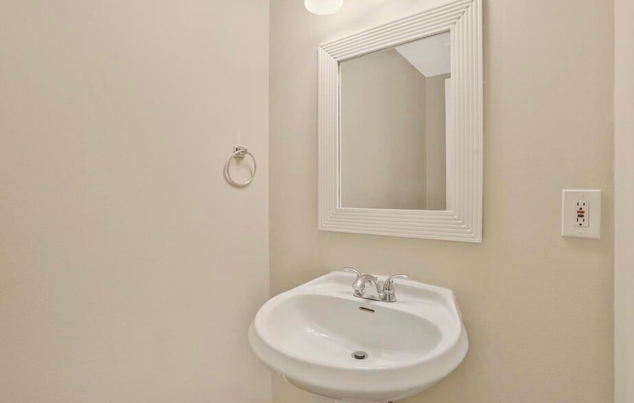 Building Photo - 4009 Melvin Dr SW