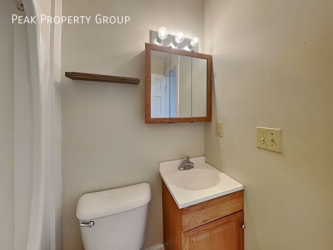 Building Photo - 1393 Indianola Ave